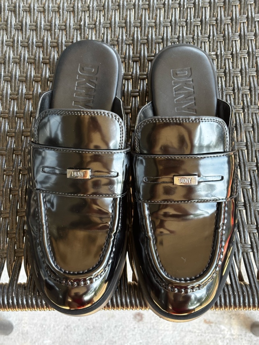 DKNY Black Patent Penny Loafer Mule Platform Slides Dark Academia Size8M Women’s - Picture 6 of 16
